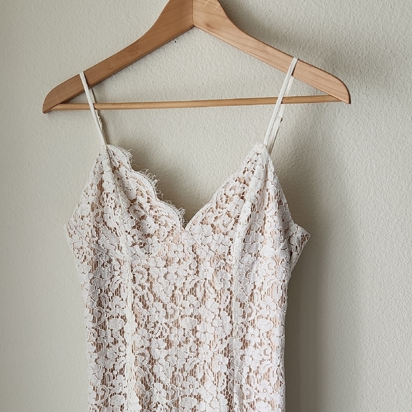 Bardot REVOLVE Sienna Lace Sheath Midi Dress in Cream with Cami Straps Sz M - Picture 5 of 16